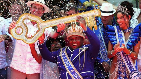 Karnevalskönig Momo, Danilo Vieira (M.), erhält de