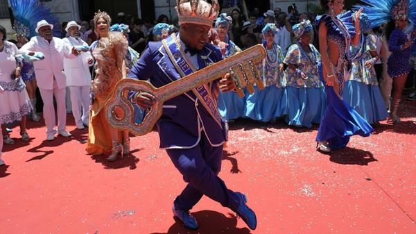 Karnevalskönig Momo, Danilo Vieira (M.), tanzt mit