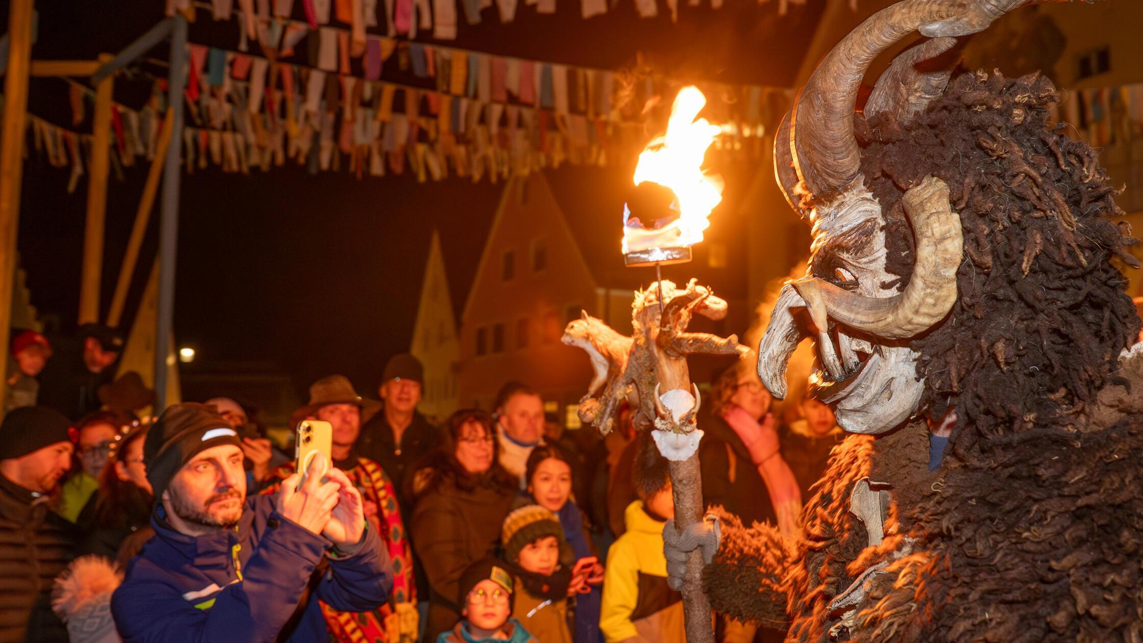 Brauchtum pur: Tausende Besucher ließen sich vom 7. Brauchtumsumzug in Greding verzaubern.
