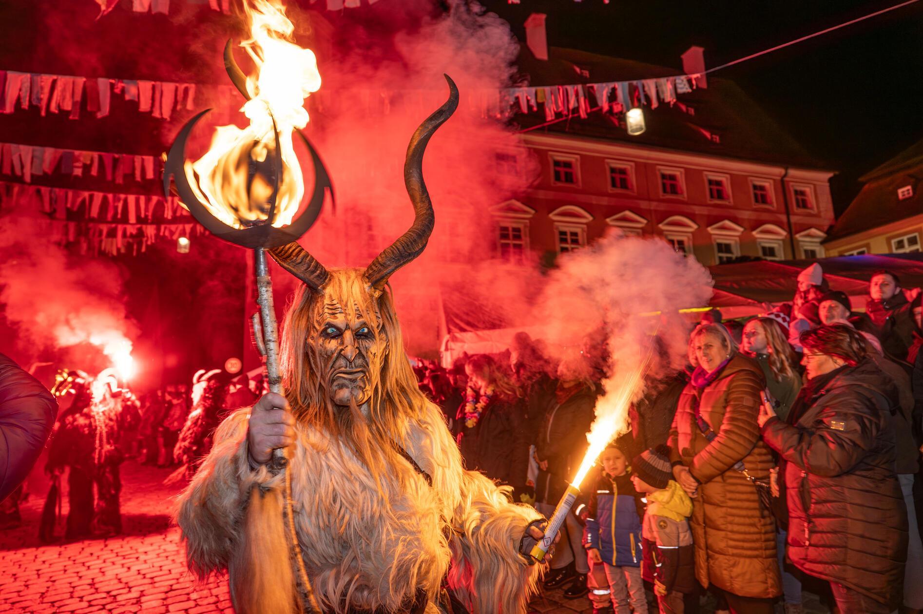 Der siebte Gredinger Brauchtumsumzug lockte buchst