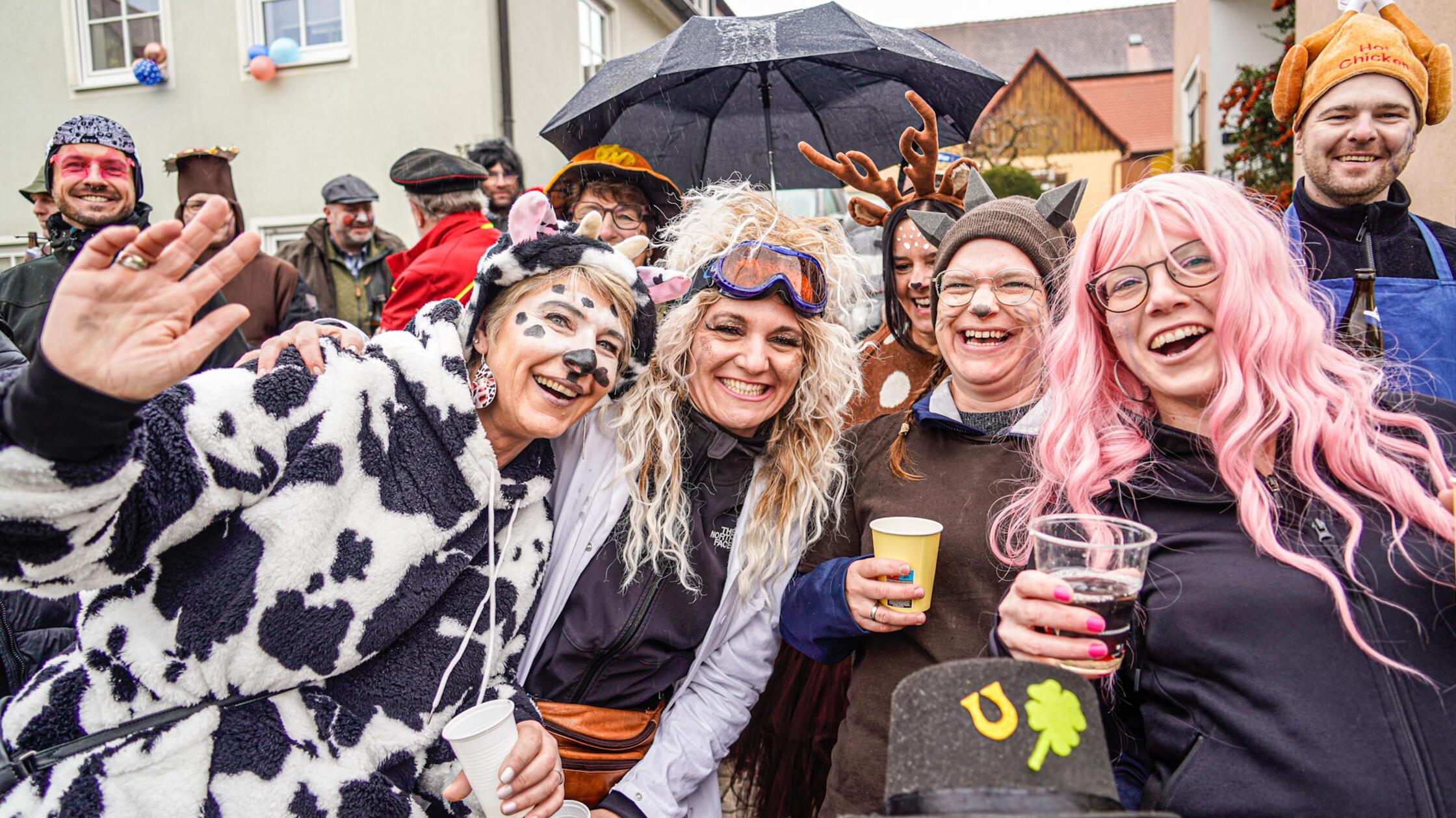 Die Damen wünschten sich auf Titelbild der Nürnber