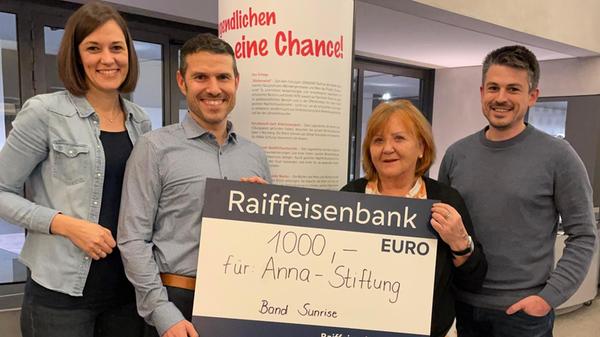 Die Kirchenband Sunrise spendete 1000 Euro an die