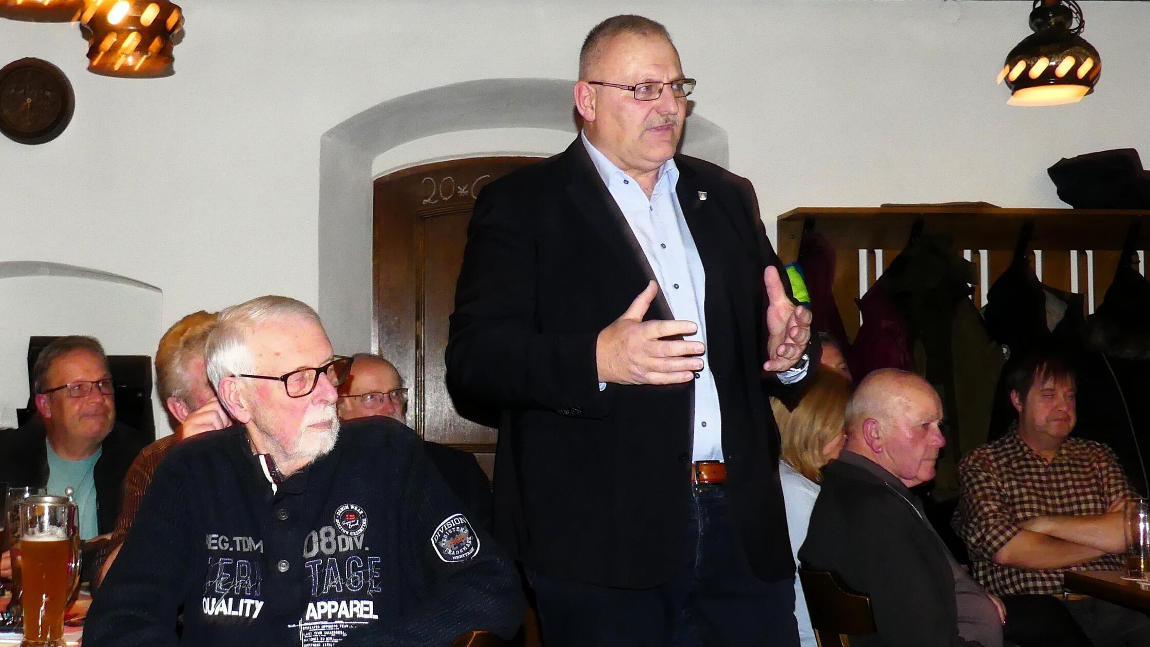 Bürgermeister Christian Graf bei der Wahlinformati