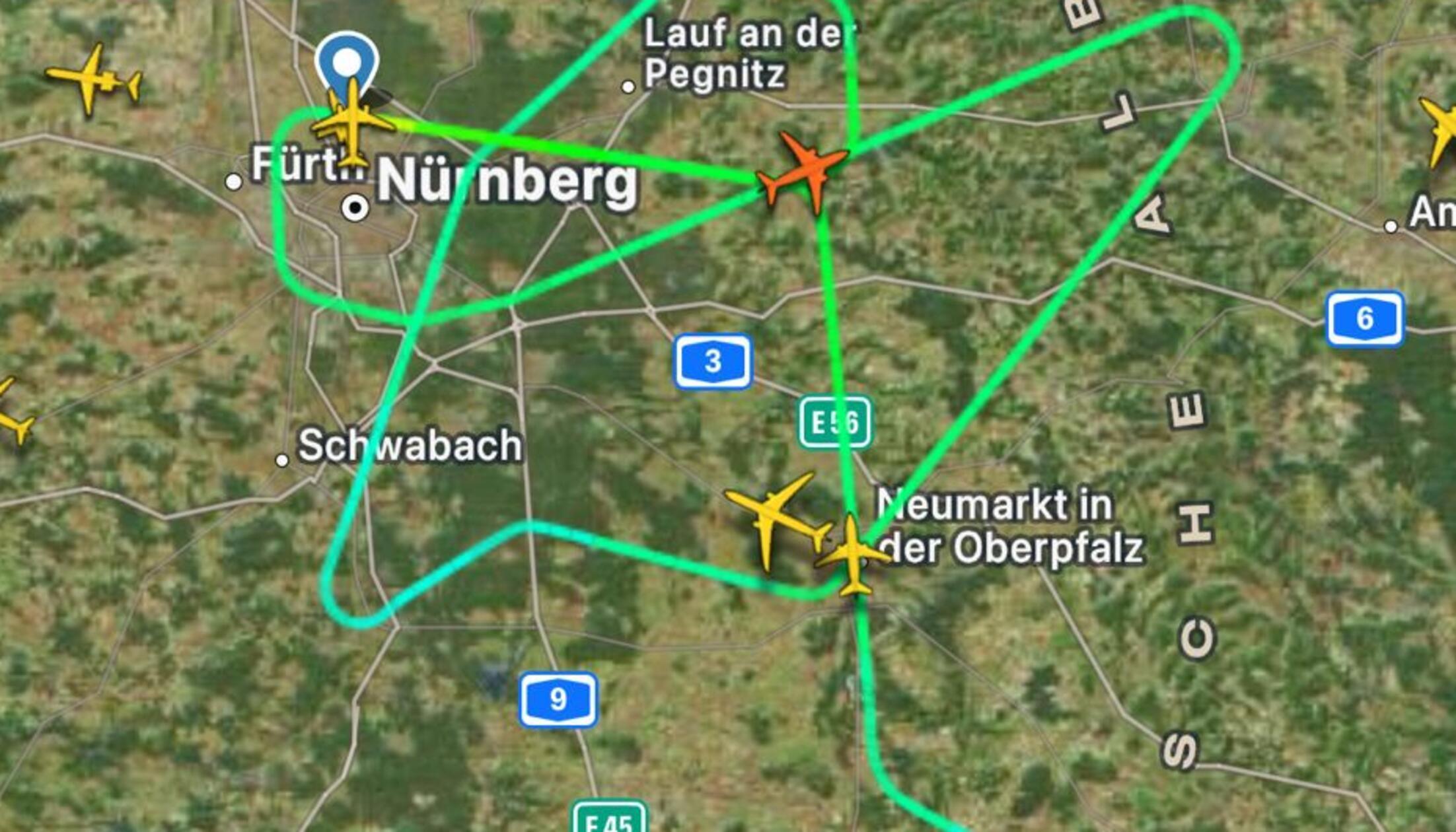 Auf einem Screenshot von Flightradar ist zu sehen, wie die Maschine in der Luft kreiste.