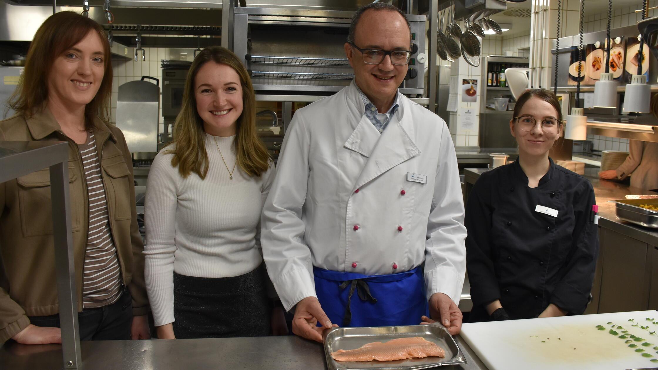 Packte in der Küche mit an: Landrat Manuel Westpha