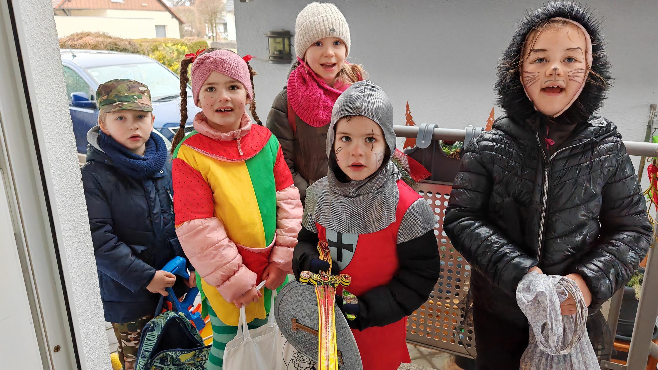 Bunt kostümiert und voller Vorfreude: Die kleinen 