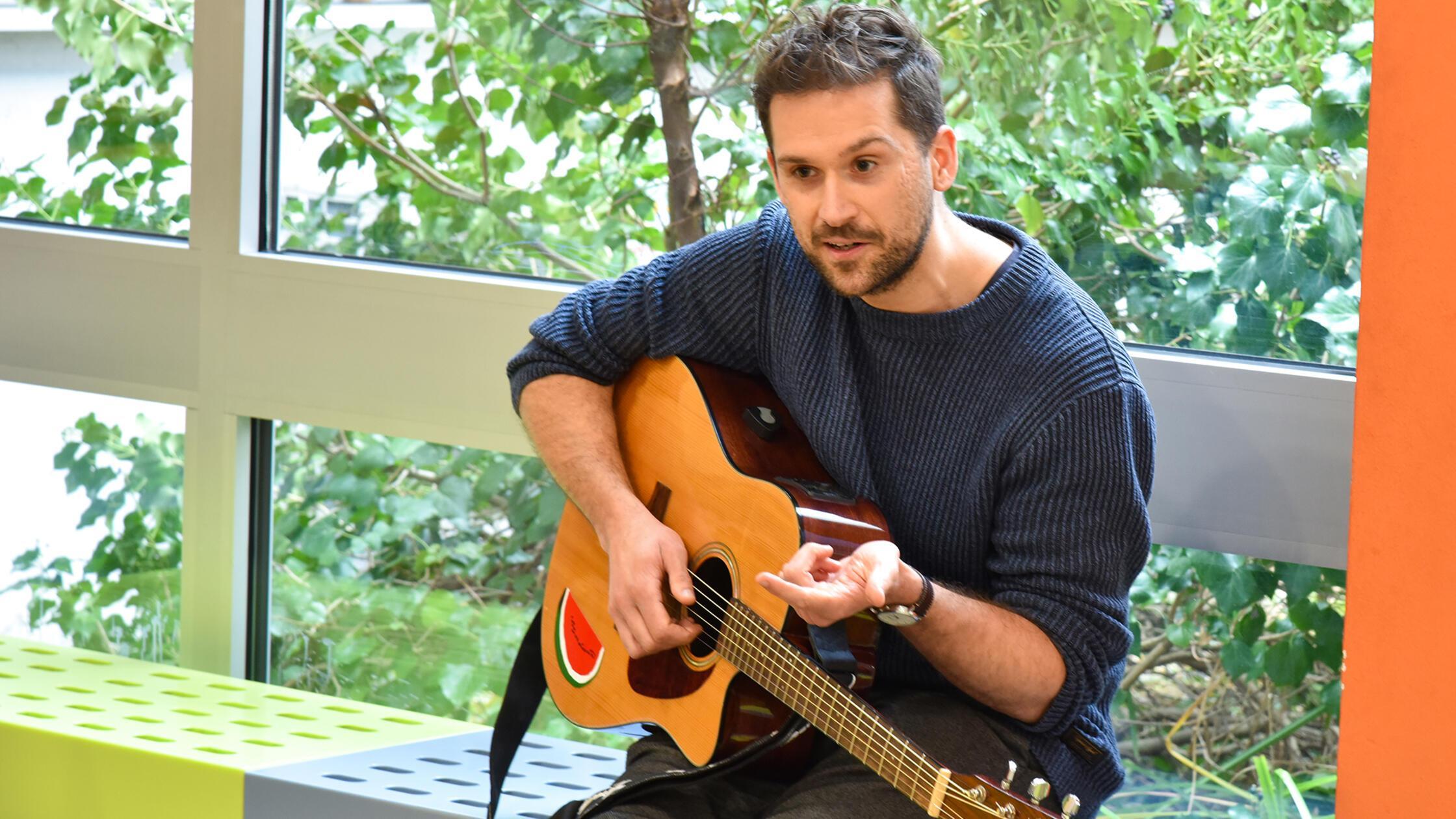 „Wer kennt das Lied ‚Ich schenk dir einen Regenbog