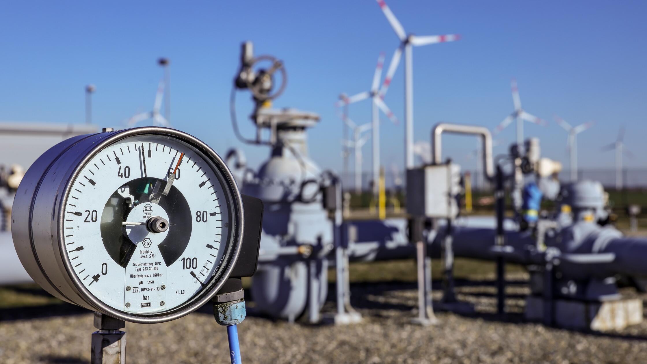 Ein Manometer zeigt den Druck im Erdgasnetz auf de