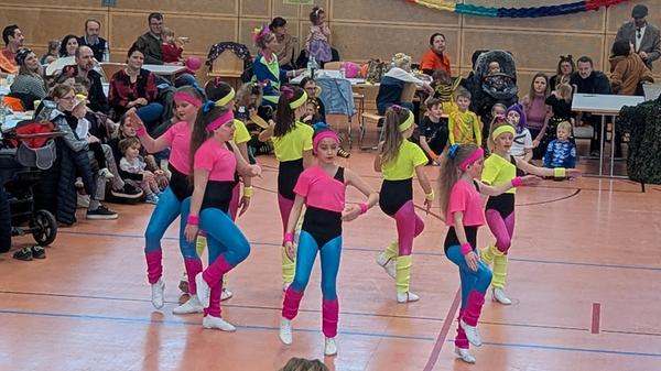 Einen bunten Kinderfasching feierten die kleinen N