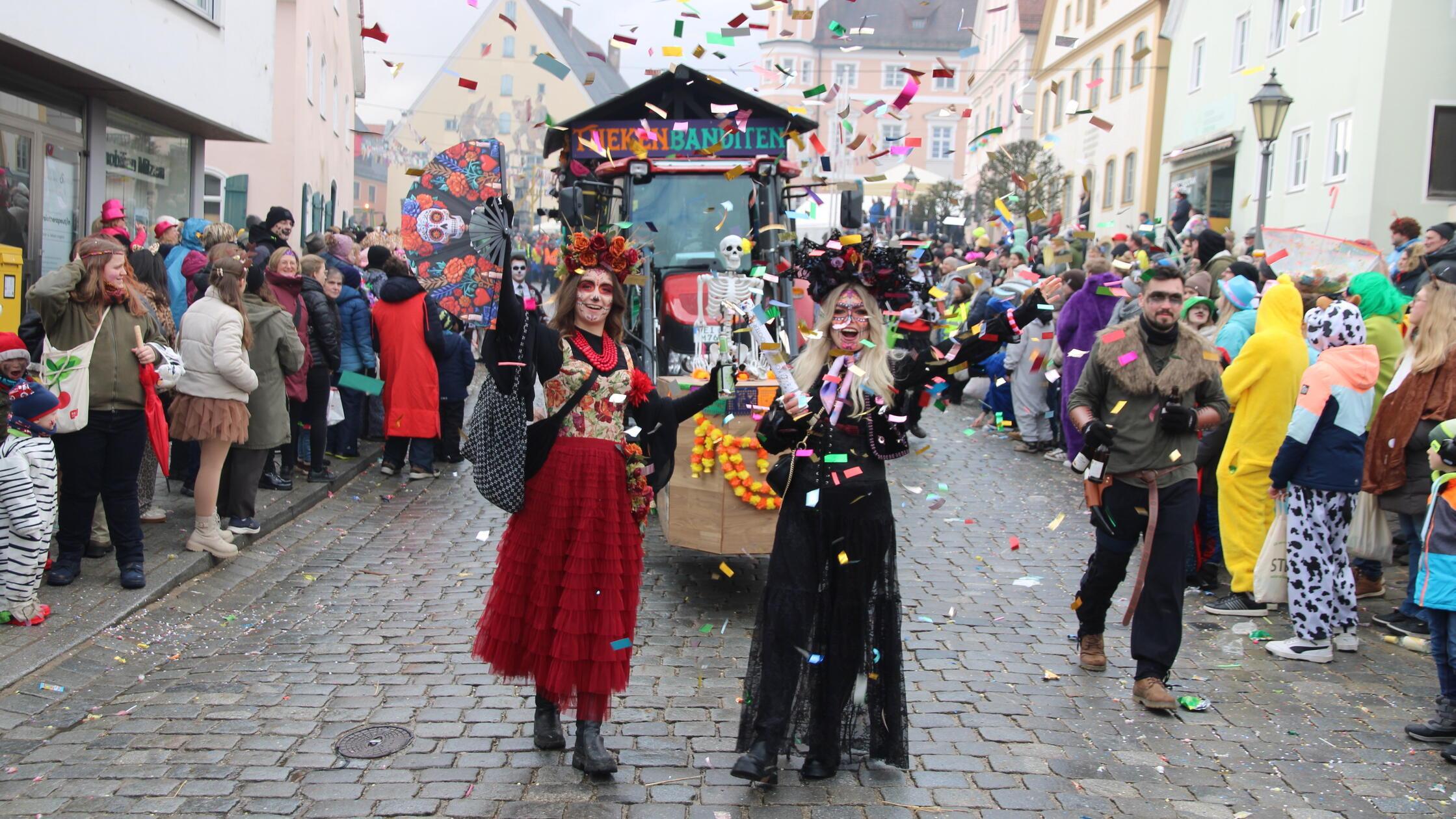 Die Theken-Banditen feuerten die Konfetti-Kanone z