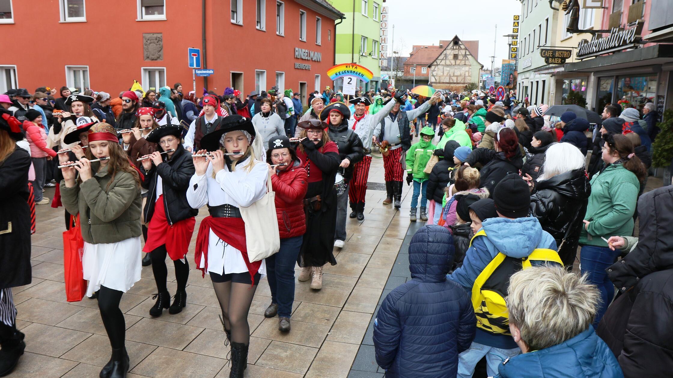 Ein ellenlanger "Gaudiwurm" zog sich durch Höchsta