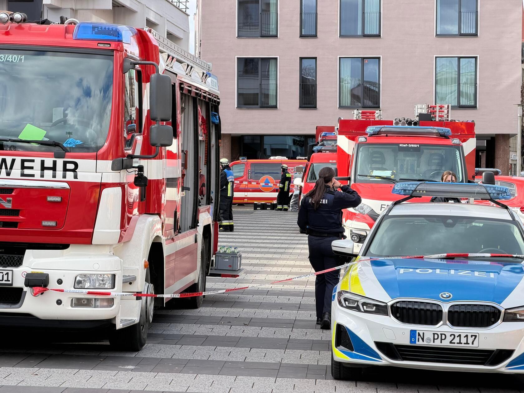 Als der Brief eintraf, befanden sich elf Personen in dem Gebäude. Drei von ihnen sollen nach Angaben der Stadt direkt in Berührung mit dem Pulver gekommen sein.