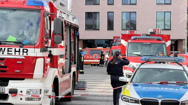 Als der Brief eintraf, befanden sich elf Personen in dem Gebäude. Drei von ihnen sollen nach Angaben der Stadt direkt in Berührung mit dem Pulver gekommen sein.