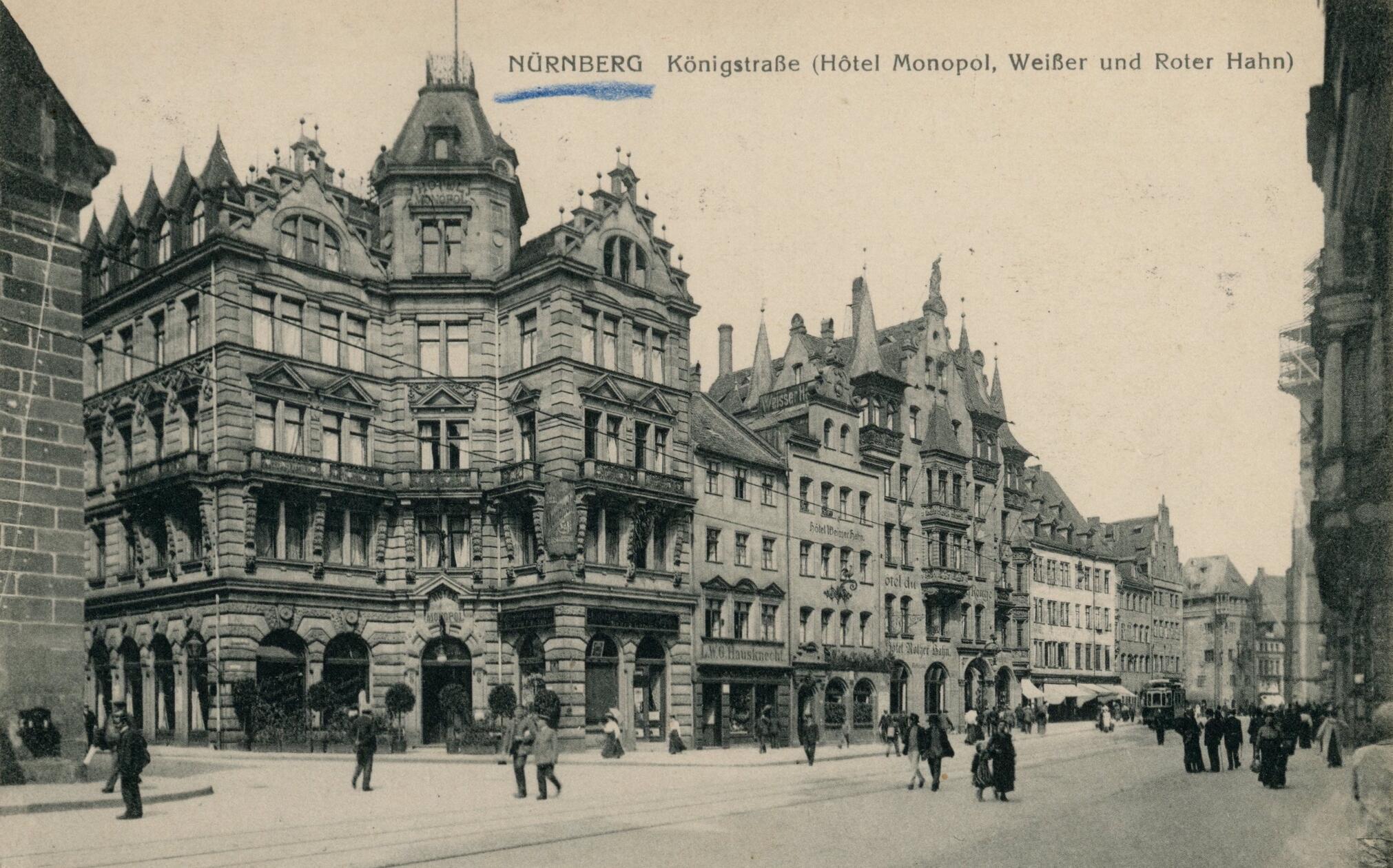 Bevor der Kaufhof in den 1950er‑Jahren entstand, prägten um 1913 Neubauten des späten 19. Jahrhunderts und modernisierte Bürgerhäuser aus reichsstädtischer Zeit das Bild der Königstraße.