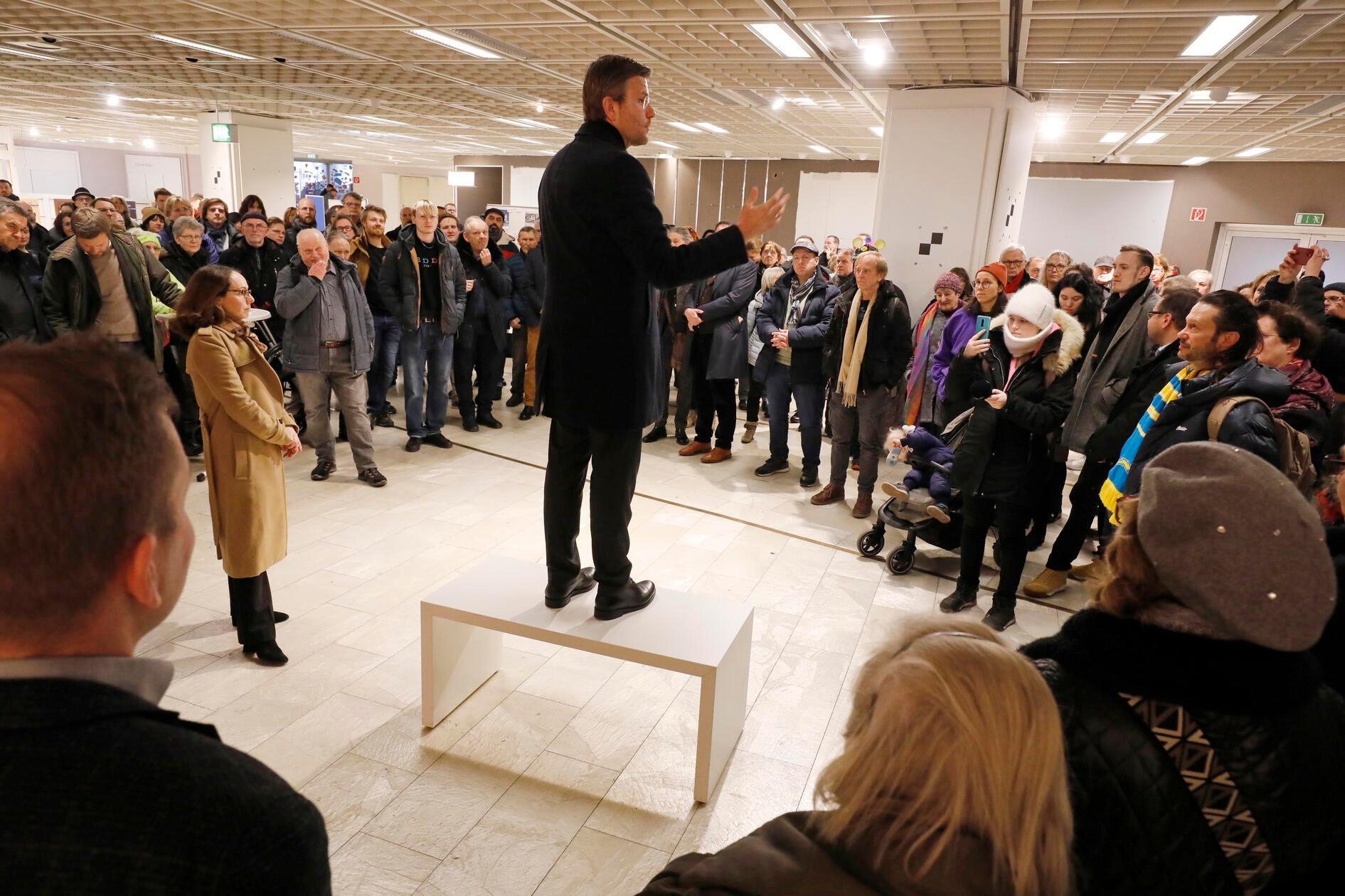 Wie geht es mit dem Areal langfristig weiter? Die Stadt startete ein Beteiligungsformat, um die Wünsche und Ideen der Bürgerinnen und Bürgerinnen abzufragen. Im Januar 2025 auch direkt vor Ort mit Oberbürgermeister Marcus König.