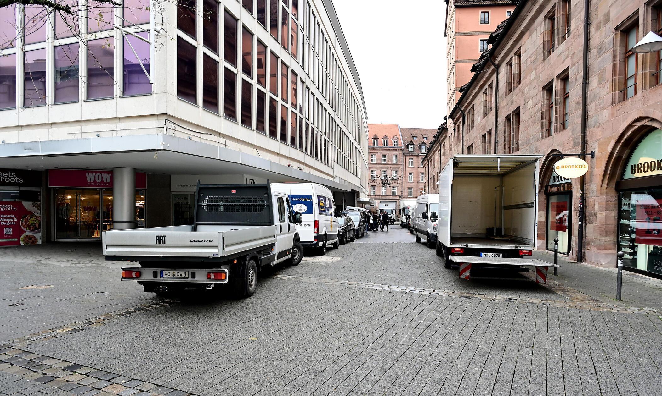 Im Winter 2025 wurde versteigertes Inventar des ehemaligen Kaufhofs abgeholt.