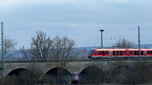 Für viele Pendler eine echte Erleichterung ist der Regionalzug von und nach Wassertrüdingen.