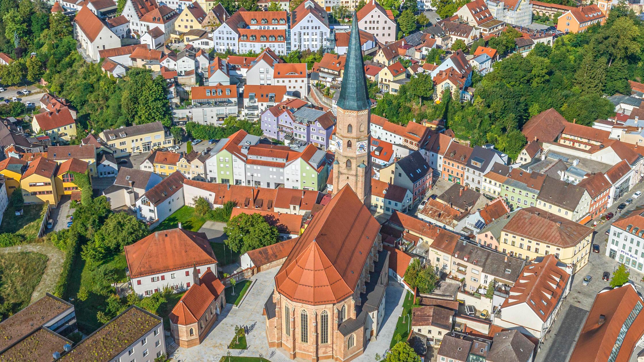 Ausblick auf Dingolfing an der Isar und Umgebung D
