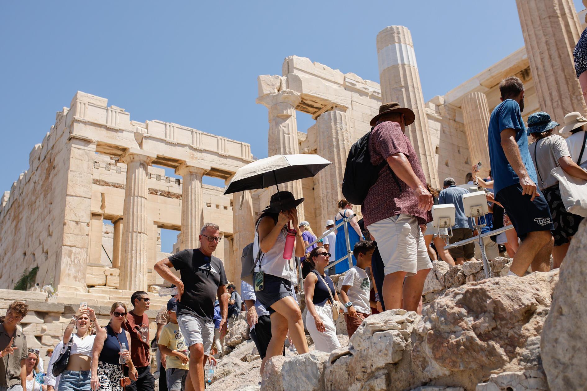 Die Akropolis in Athen kostet schon lange etwas - allerdings eher eine Unkostenpauschale von einem Euro. Heute müssen Besuchende, die über 25 Jahre alt sind, rund 30 Euro für den Besuch der antiken Stätte blechen.