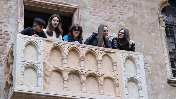 Eines der beliebtesten Häuser im italienischen Verona: das Haus der Julia. Bislang konnten Touristen den Balkon an der Casa di Giuletta frei besichtigen. Jetzt kostet der Zugang zum Innenhof pro Person zwölf Euro.