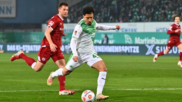 Ltaief hat sogar die große Chance aufs 2:0, auf Vorlage von Elvedi trifft der Angreifer den Ball aber nicht richtig, Kersken packt sicher zu.
