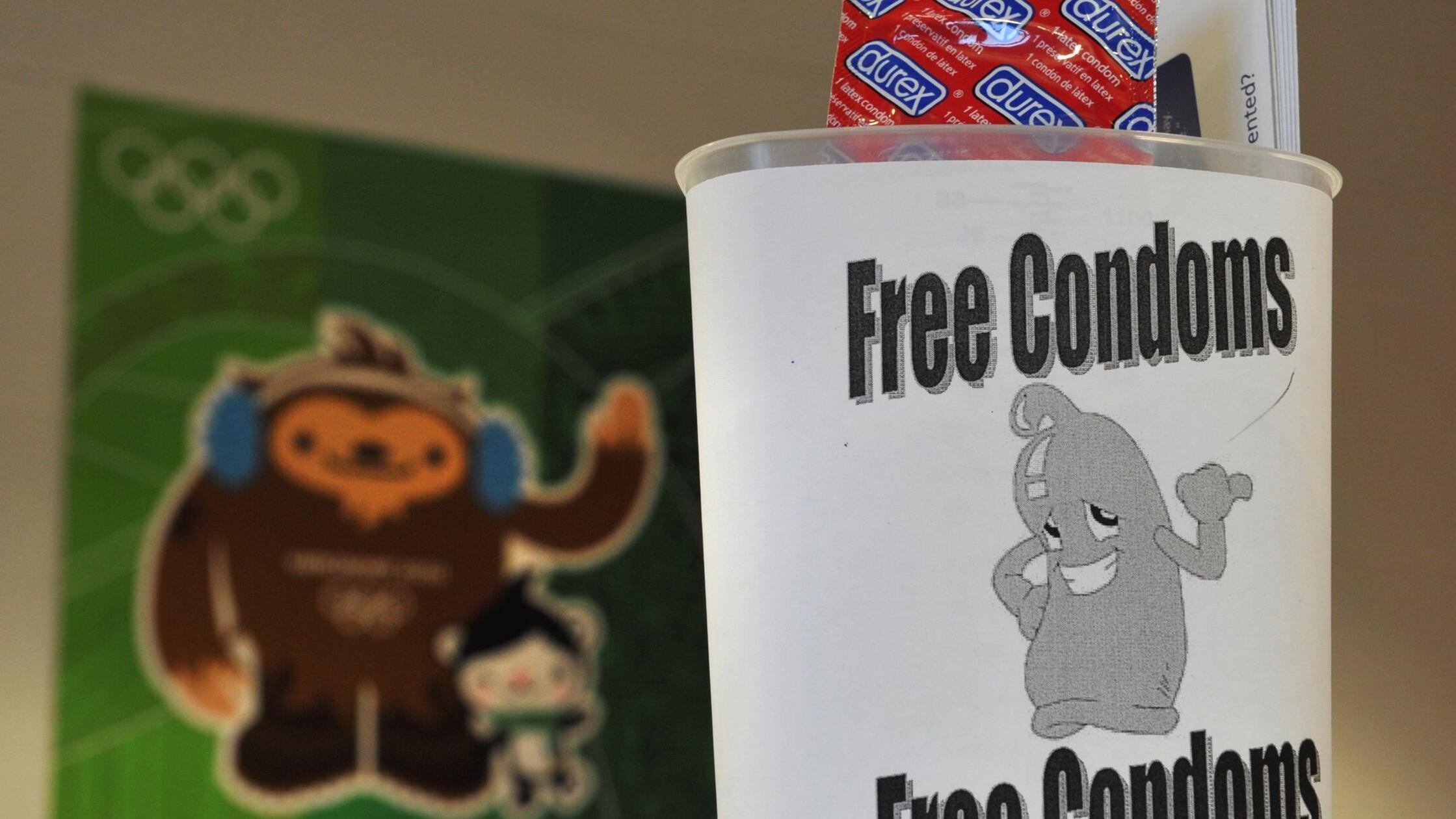 Kondome stehen im olympischen Dorf bei den Winters