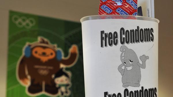 Kondome stehen im olympischen Dorf bei den Winters