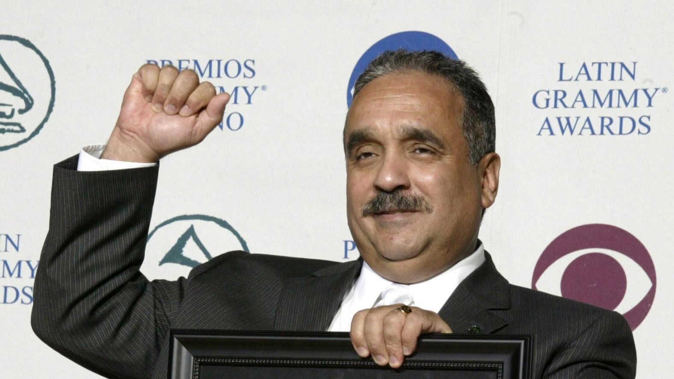 Der puertoricanische Sänger Willie Colon hält am 0