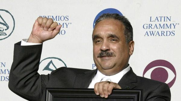 Der puertoricanische Sänger Willie Colon hält am 0