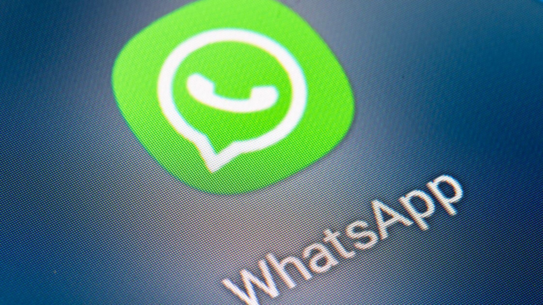 Auf dem Bildschirm eines Smartphones sieht man das