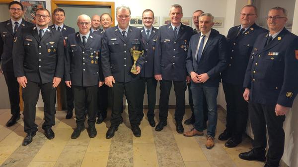 Verabschiedet aus dem Atemschutz wurde Daniel Rack