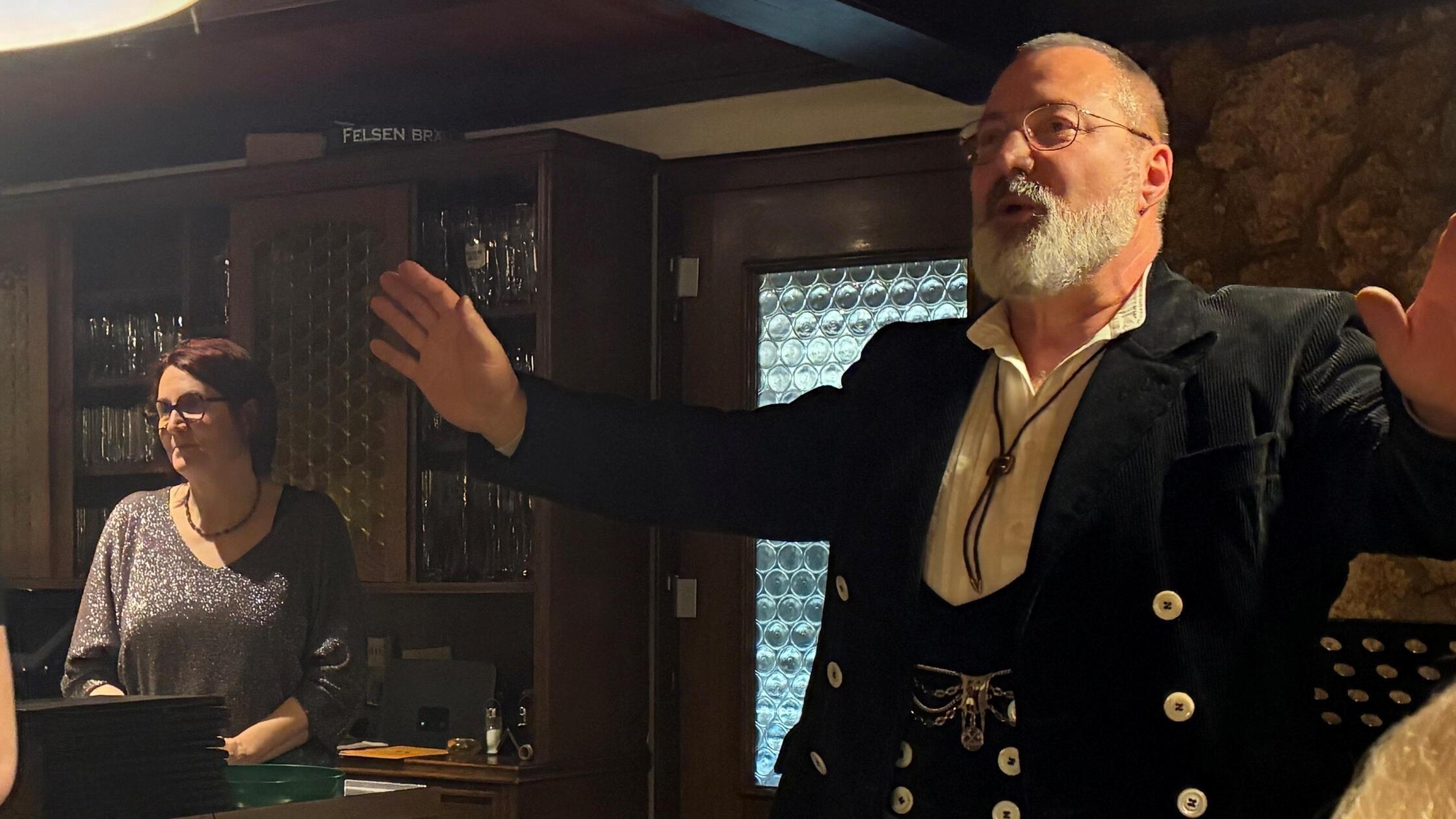 Tina Ellinger und Prädikant Wilhelm Ortner (von li