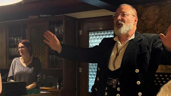 Tina Ellinger und Prädikant Wilhelm Ortner (von li