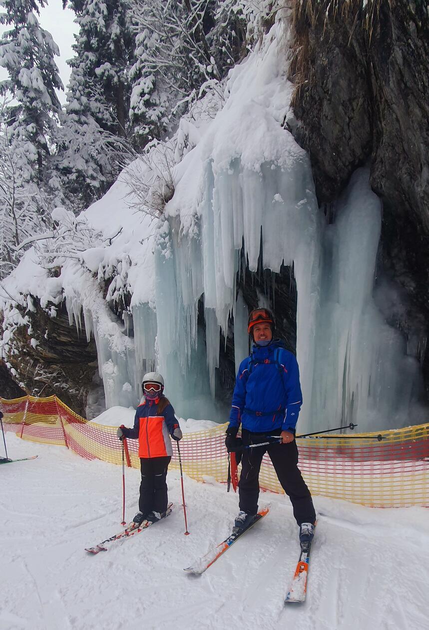 Im Skigebiet Dorfgastein/Großarl kommen wir an diesem vereisten Wasserfall vorbei.