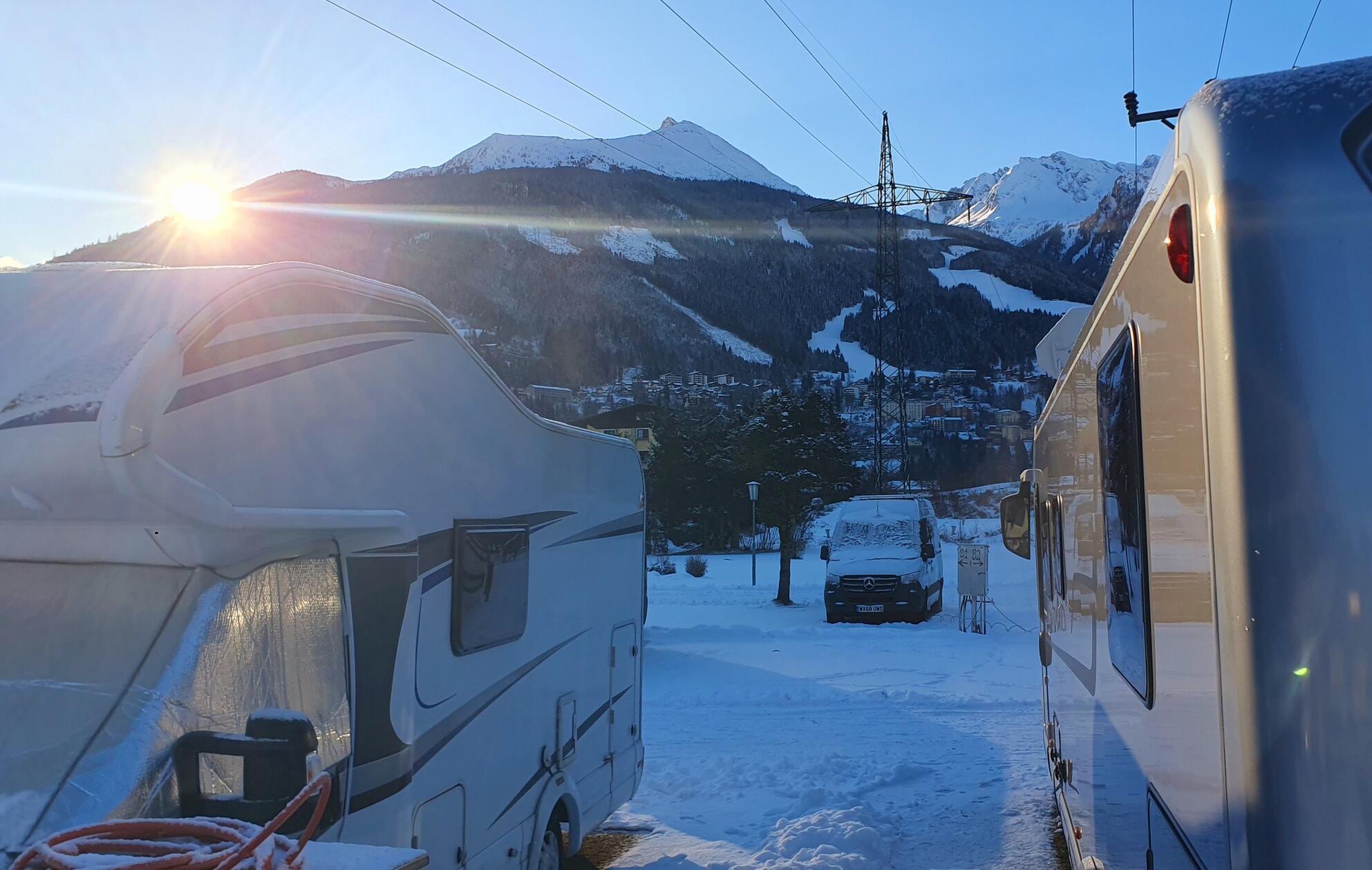 Sonnenaufgang überm Wintercampingplatz Kurcamping Erlengrund.