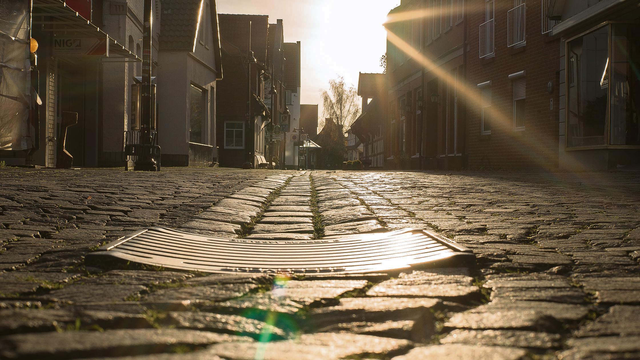 mrganso-alley-2048598_cymk