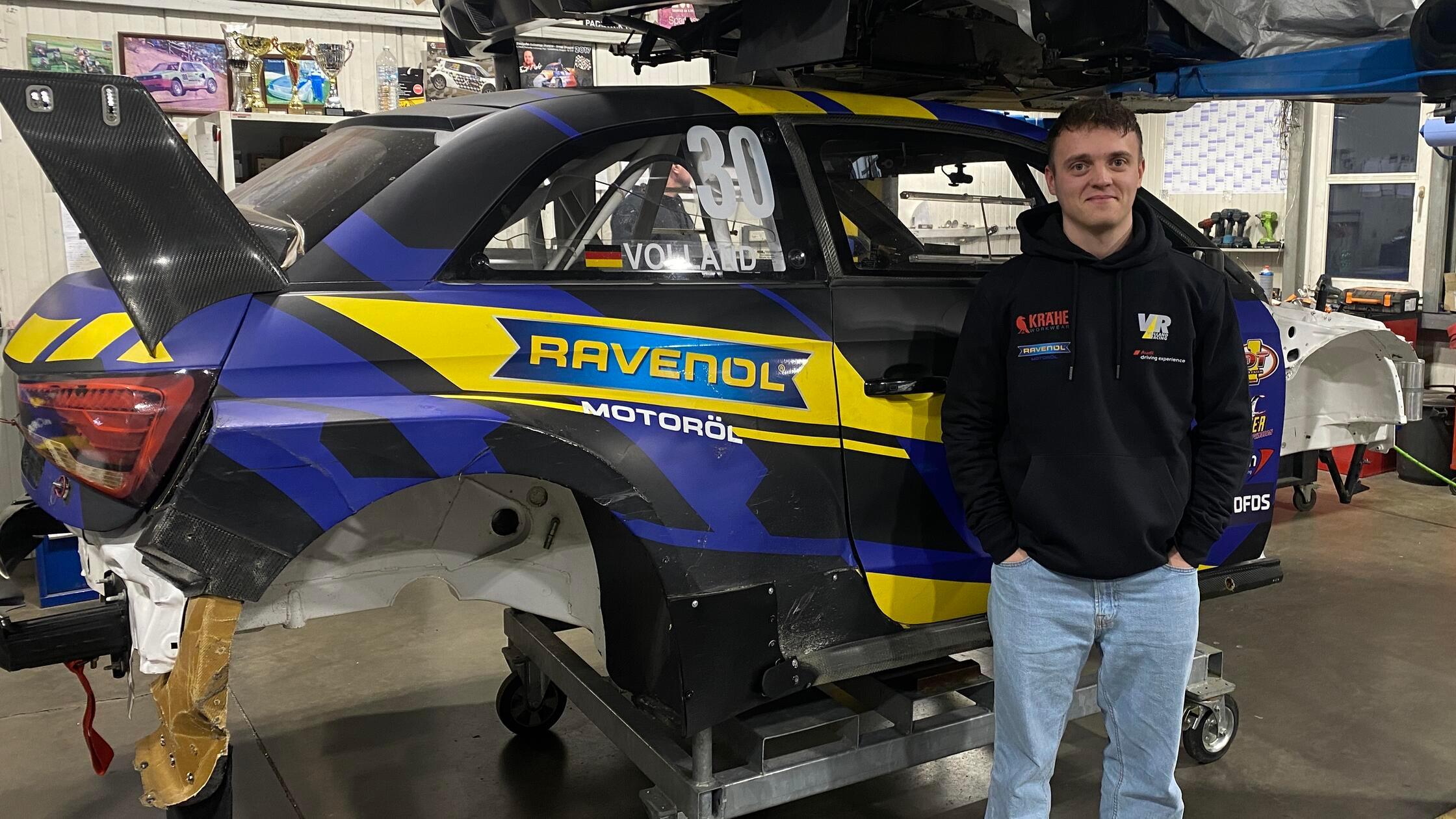 Nils Volland in der Werkstatt von "Volland Racing"