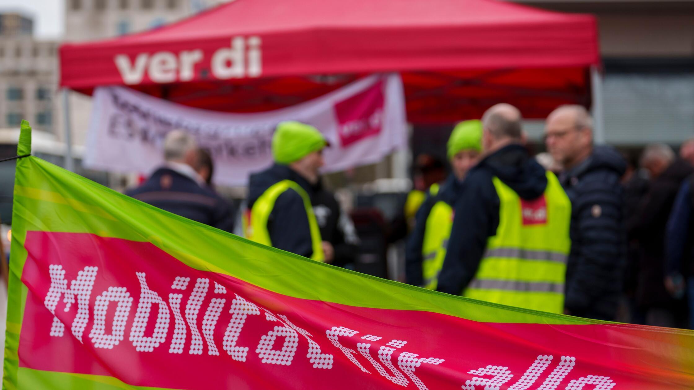 24.02.2026, Hessen, Wiesbaden: Am Hauptsitz der ES