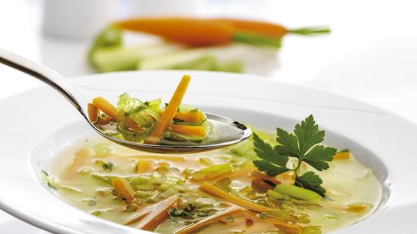 Gemuesesuppe in Teller Copyright xMEVx ALLMVET1936