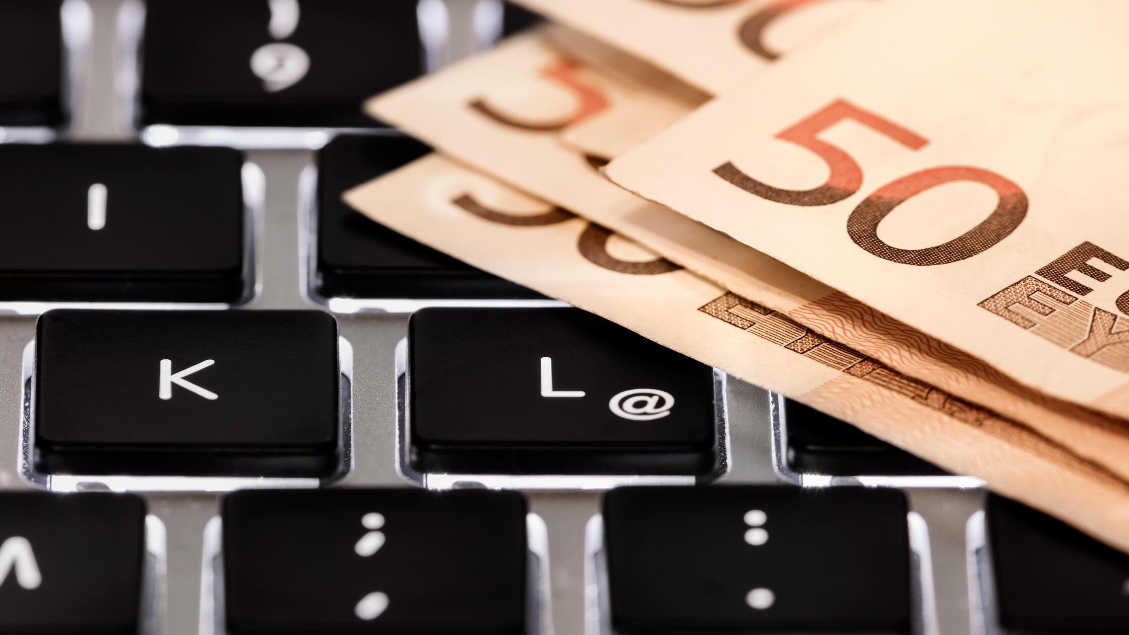 Computer Tastatur, Kosten / Einnahmen Internet, Ge