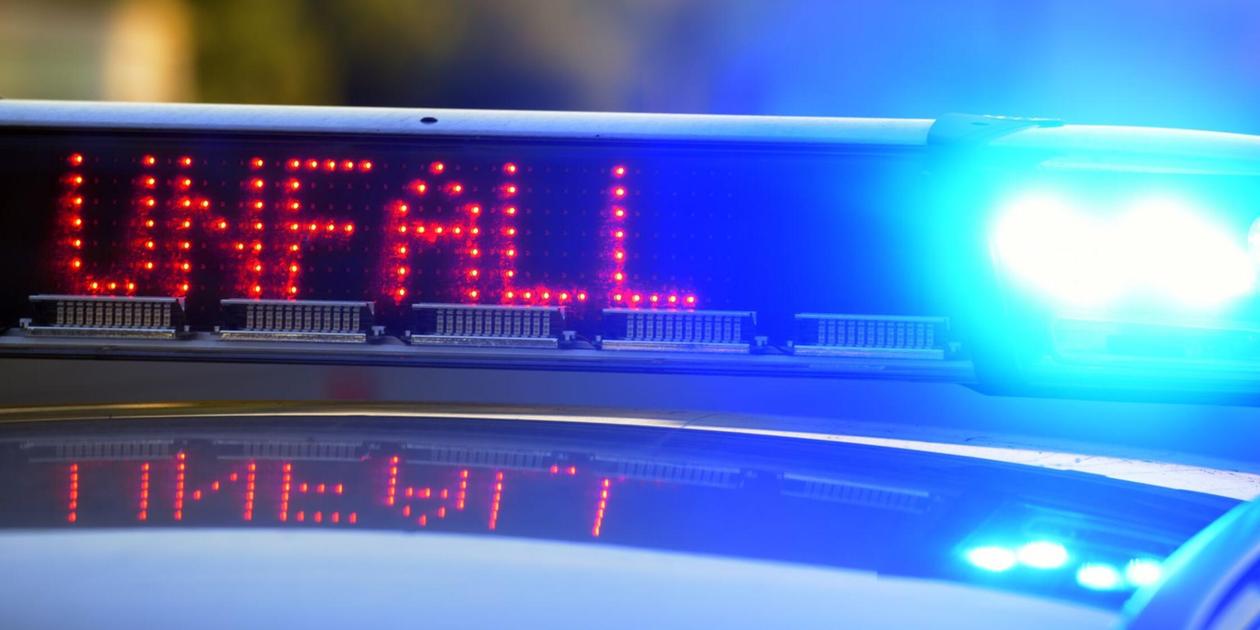 Semi-trailer truck in the left lane: One injured after a rear-end ...