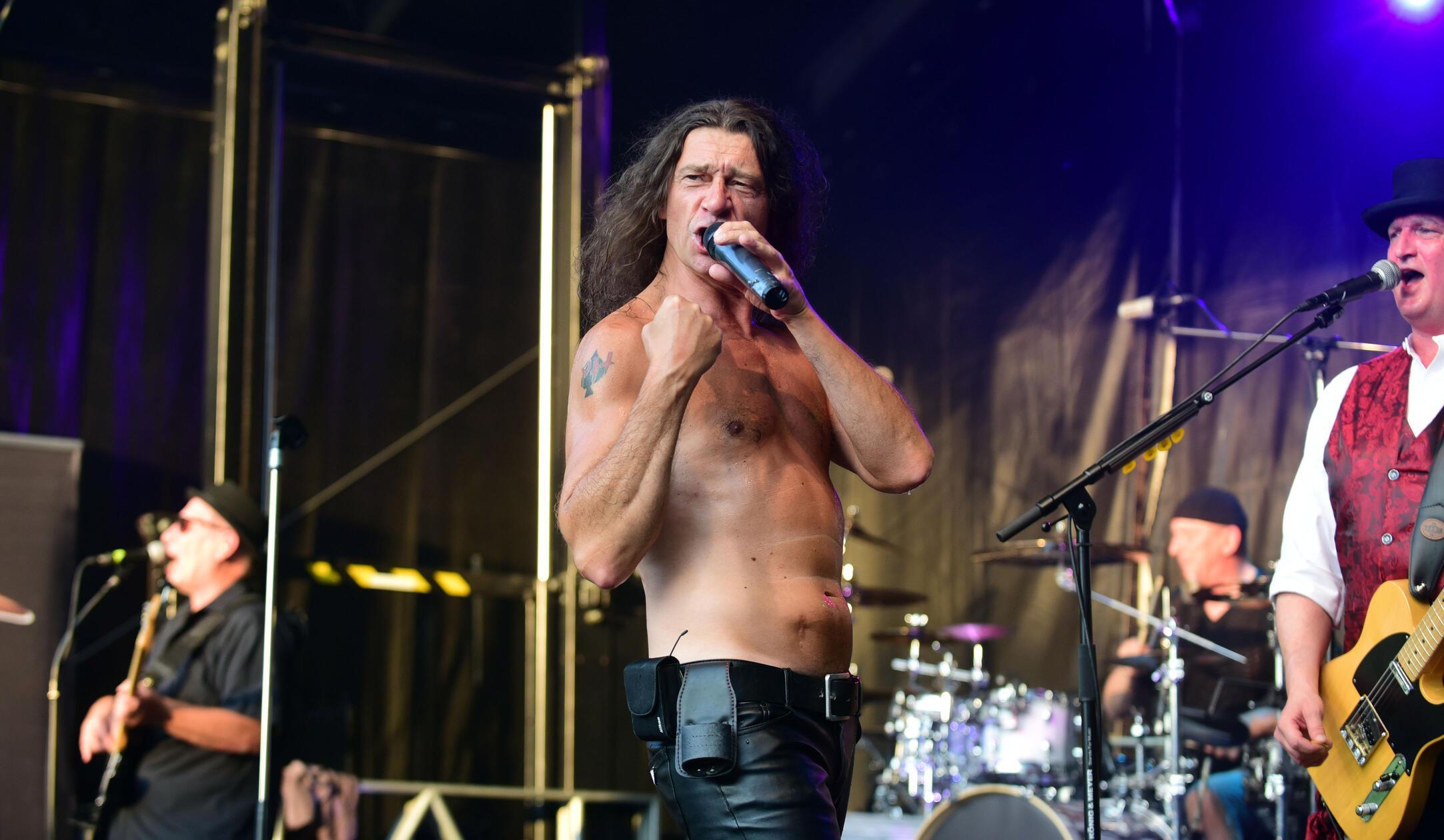 Dr. Woo's Rock'n'Roll Circus zeigen sich am Freitagabend im Hirsch. Die Kapelle beliefert die Welt mit kraftvollen Coverversionen unterschiedlichster Lieder und legt ab 20 Uhr mit der Arbeit los.