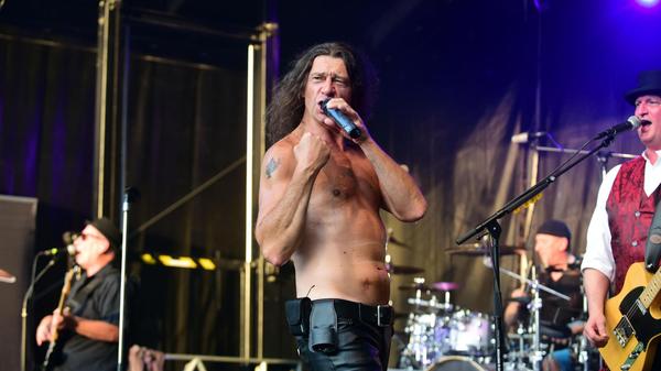 Dr. Woo's Rock'n'Roll Circus zeigen sich am Freitagabend im Hirsch. Die Kapelle beliefert die Welt mit kraftvollen Coverversionen unterschiedlichster Lieder und legt ab 20 Uhr mit der Arbeit los.