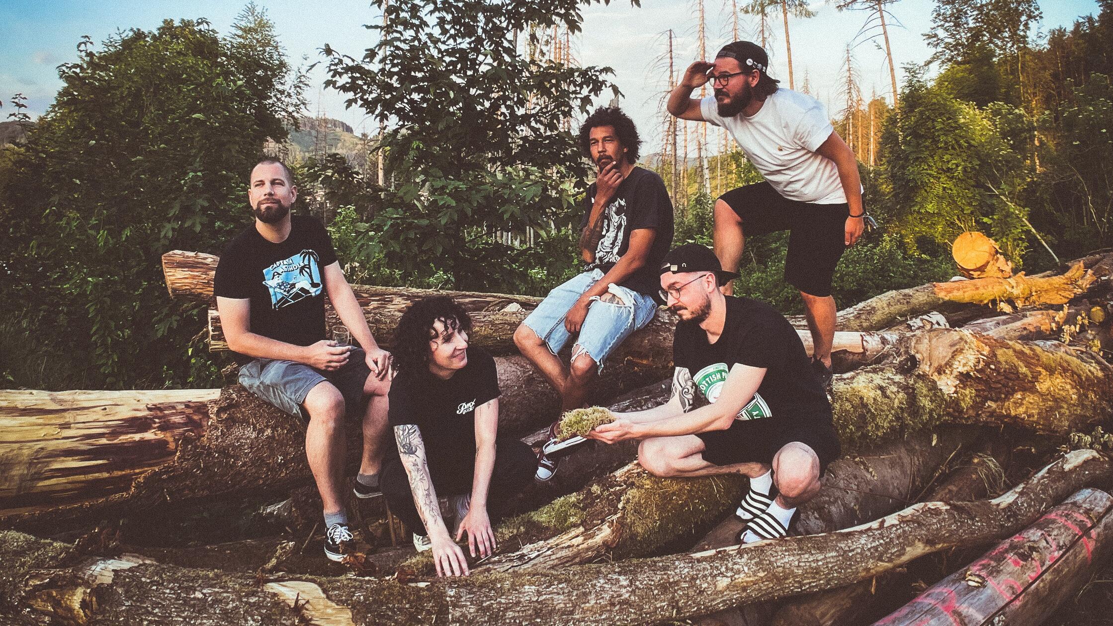 Die Nürnberger Punkrock-Kapelle Melonball feiert am Freitag die Veröffentlichung ihres zweiten Albums im Muz-Club. Die Formation, die im vergangenen Jahr den Popkulturpreis GUNDA überreicht bekam und zahlreiche nationale wie internationale Shows absolviert, lädt ab 20 Uhr zur großen Releaseparty. Special Guest des Abends sind die Bands Between My Head And Heart, For I Am und Missstand.