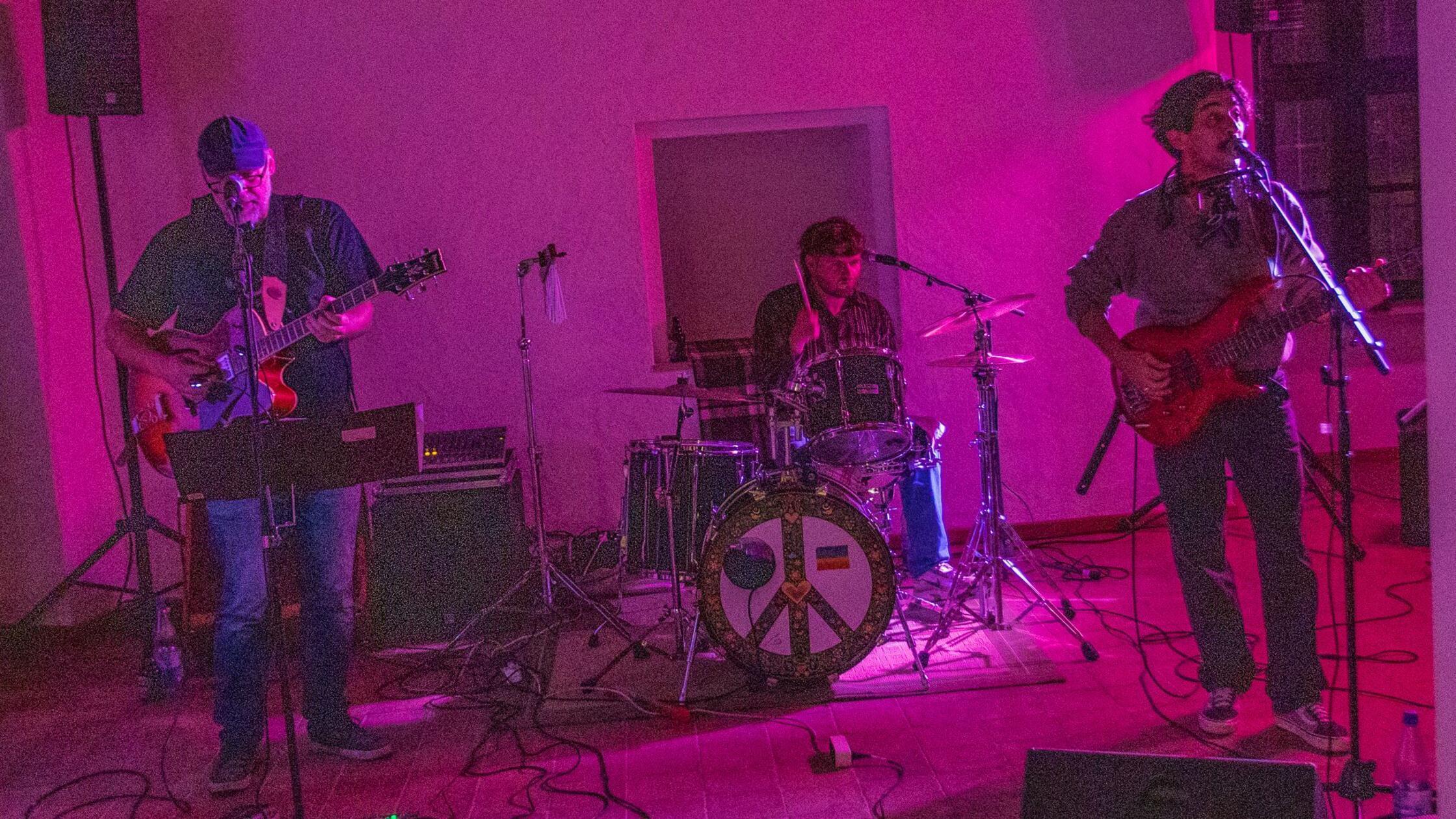 Die Band Sound Transit ist bei der Bar-ROTHation d