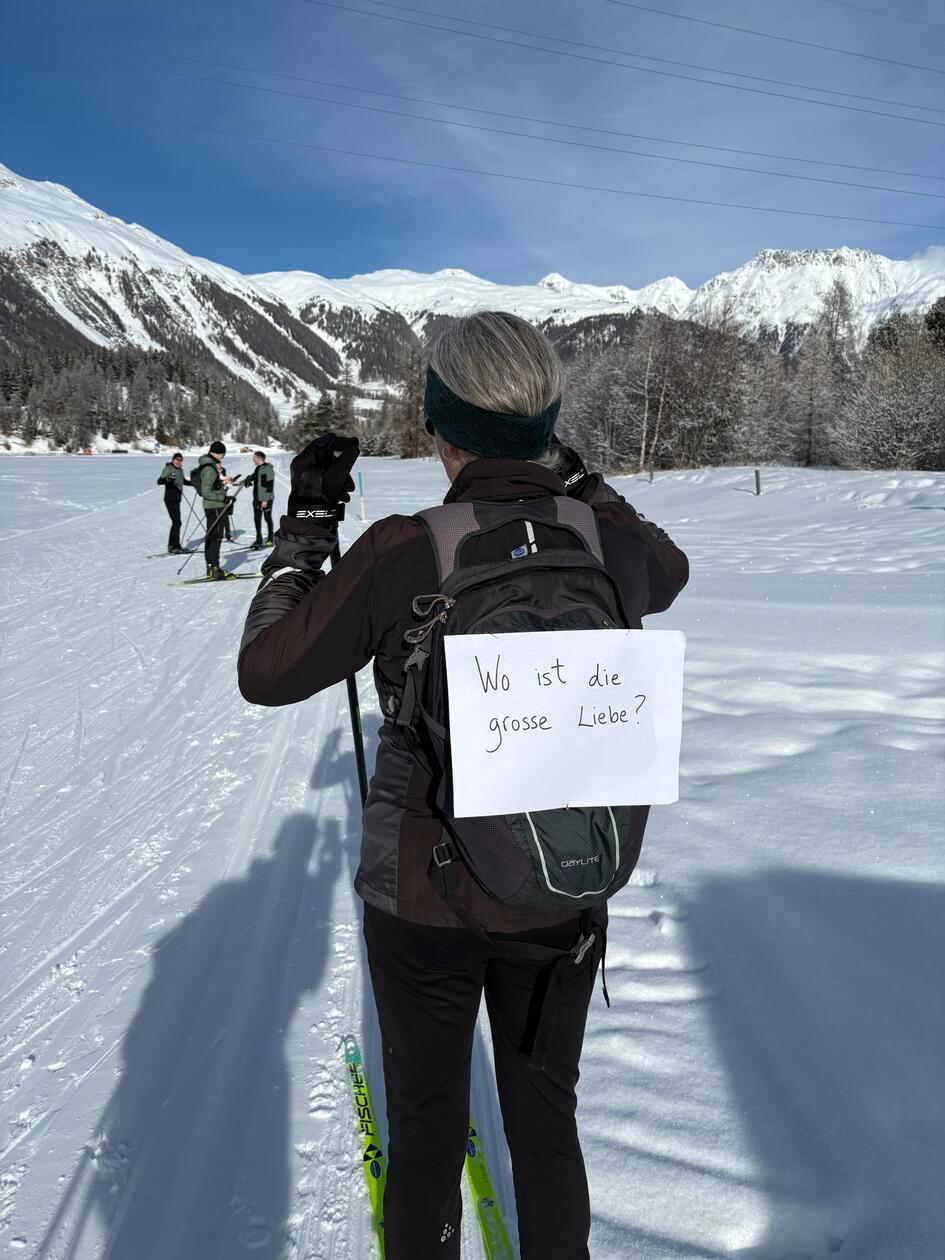 Liebe geht durch den Magen, heißt es. Womöglich aber auch durch die Loipe? Diese Frau hofft.