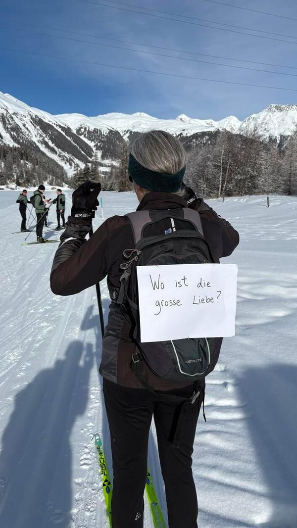 Liebe geht durch den Magen, heißt es. Womöglich aber auch durch die Loipe? Diese Frau hofft.