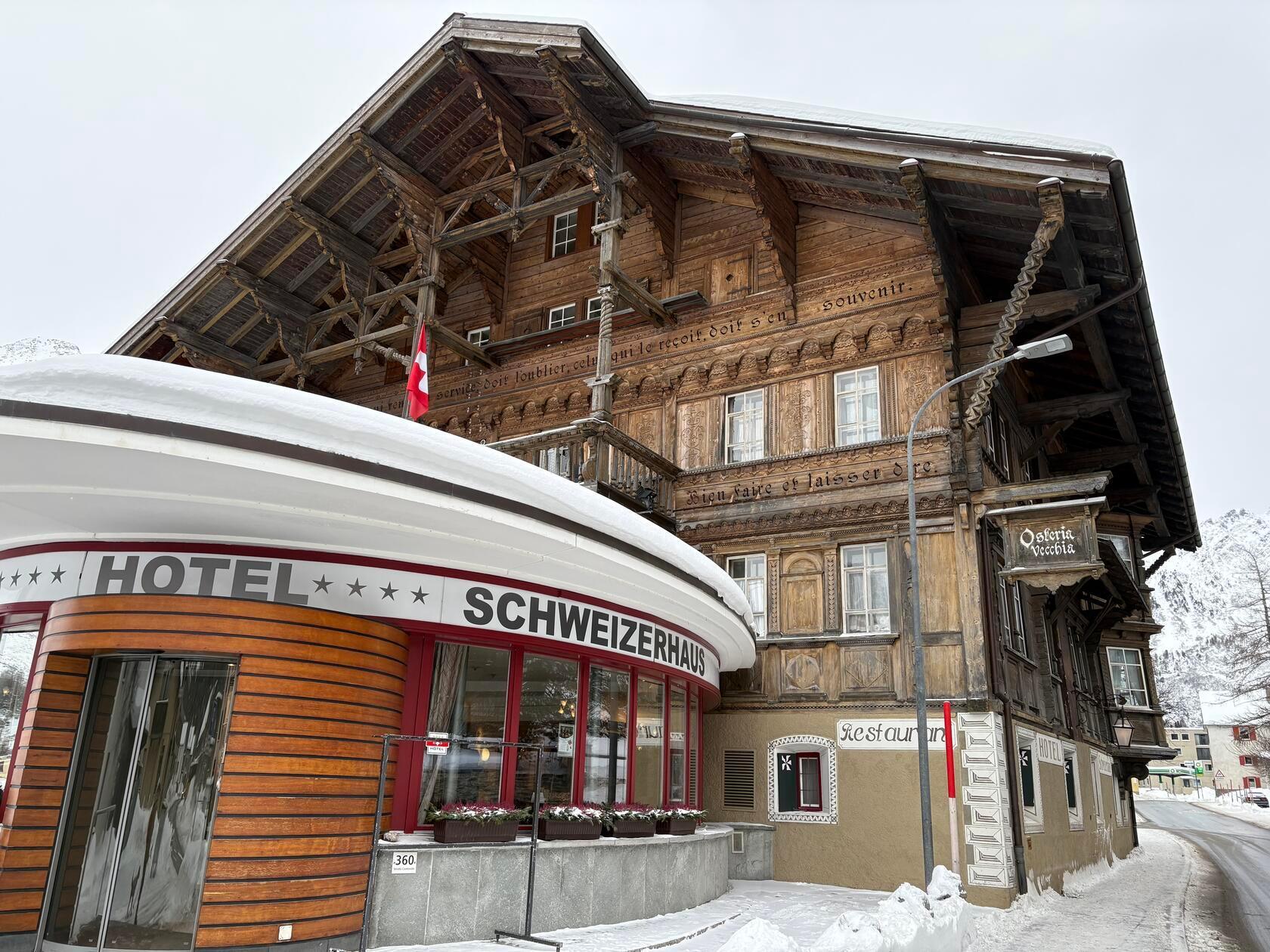 Holz hält halt gut: Hotel Schweizerhaus in Maloja.