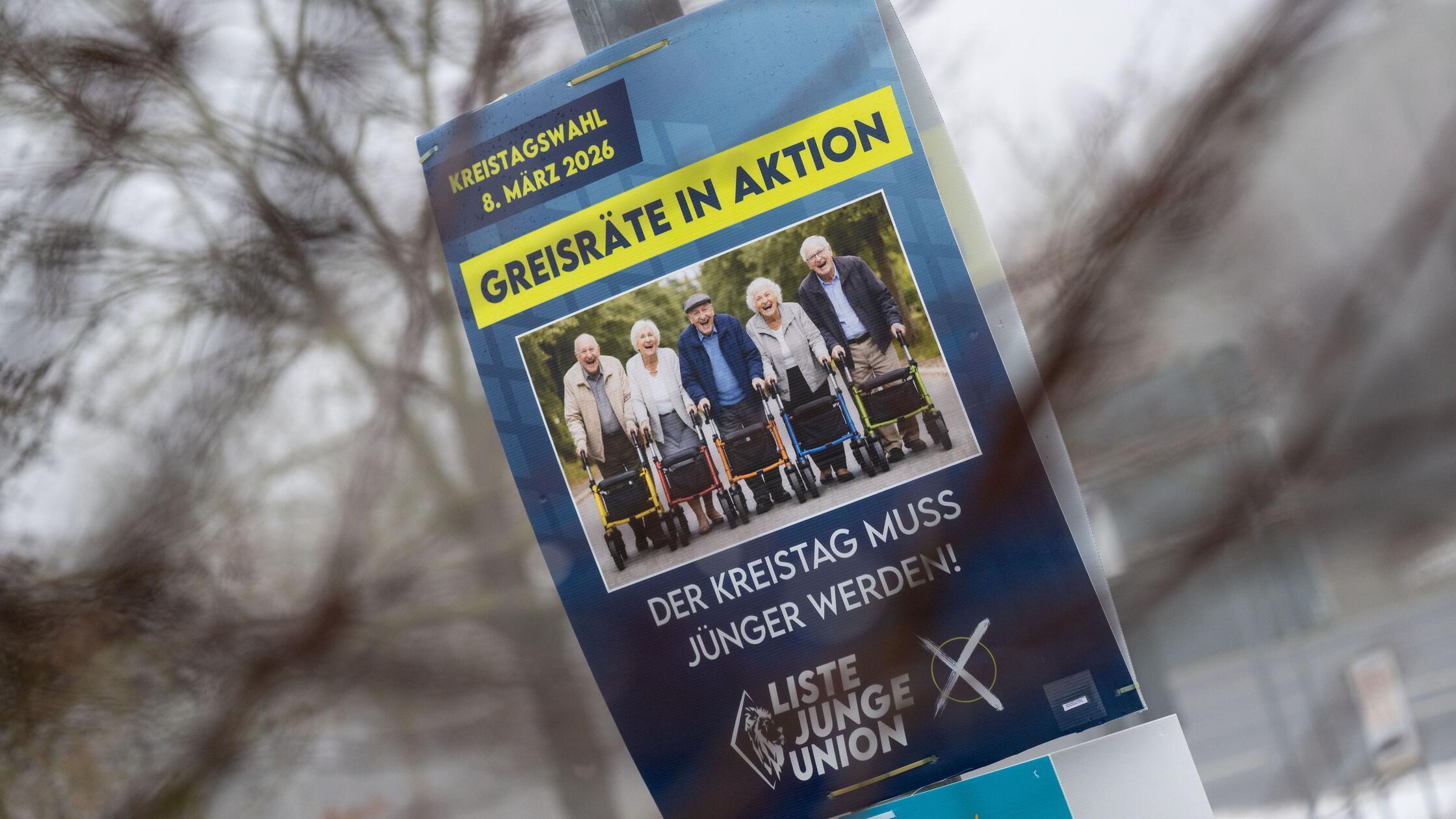 07.02.2026, Bayern, Wülfershausen: Ein Wahlplakat 