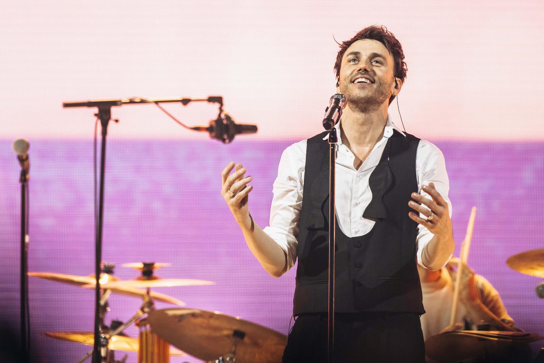 Wer Clueso schon einmal live erlebt hat, weiß, dass er ein vorzüglicher Entertainer und Performer ist. Am Samstag, 14. März, bespielt der Erfurter die Bamberger Brose Arena. Der Auftritt des Pop-Musikers beginnt um 20 Uhr.